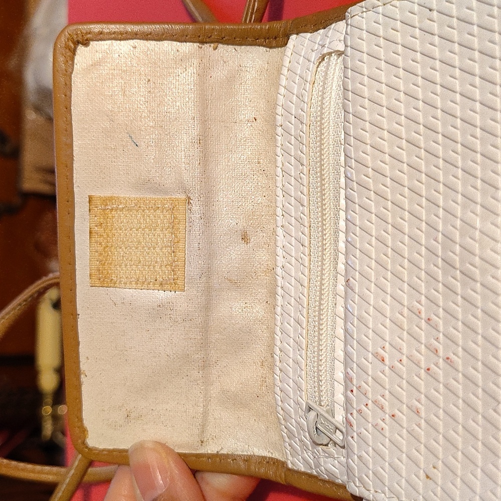 Vtg 80's Liz Claiborne Raised Logo Mini Crossbody Wallet - Picture 4 of 6